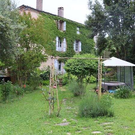 モアサック Au Jardin Bed & Breakfast エクステリア 写真