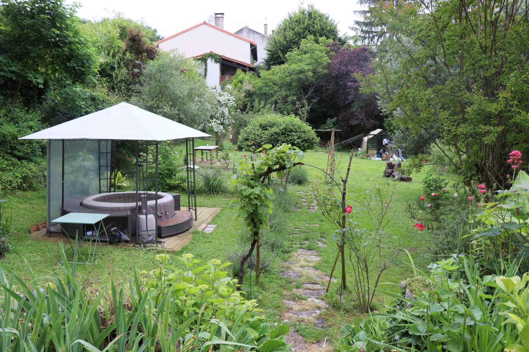 モアサック Au Jardin Bed & Breakfast エクステリア 写真