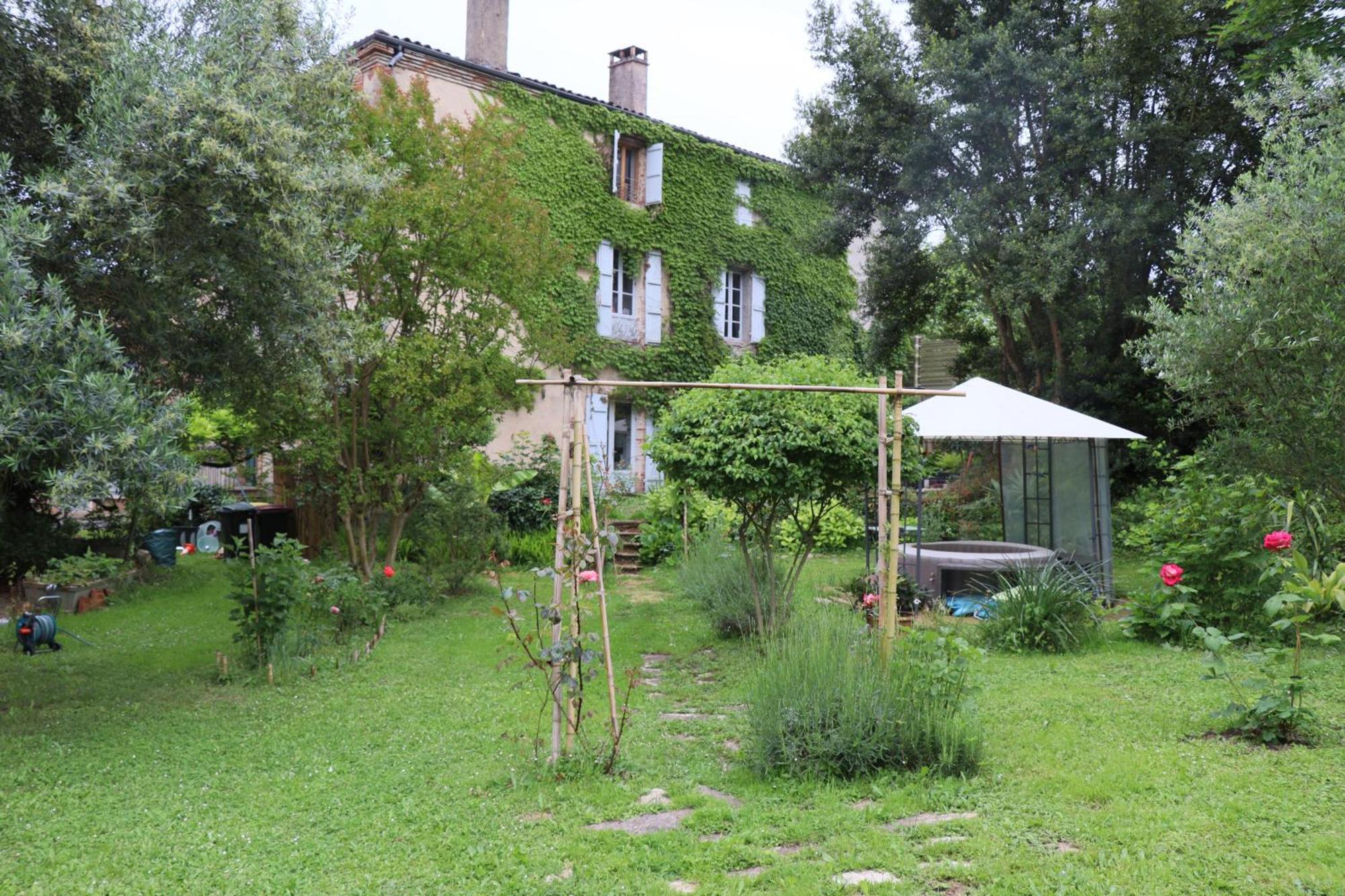 モアサック Au Jardin Bed & Breakfast エクステリア 写真