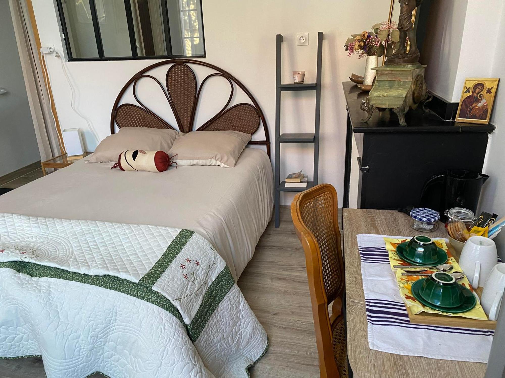 モアサック Au Jardin Bed & Breakfast エクステリア 写真